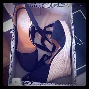 Brash Escape Evasion Espadrille Shoes